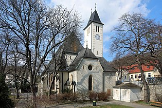 Gegenüber der Sieveringer-Kirche wohnten sie. © Bwag/Commons