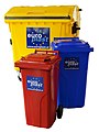 Wertstoffsammelbehälter für die unterschiedlichen Abfälle in verschiedenen Farben