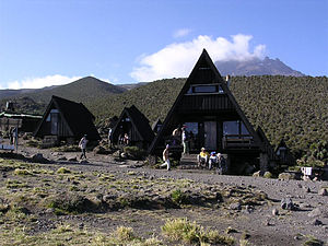 Das Hüttendorf Horombo vor dem Kibo-Krater