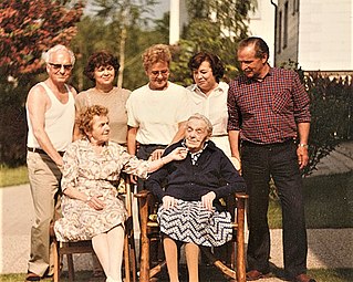 Großmutter Gretl, Tante Adi, Jetty (+Otto), Helmut u. Wilma, Fredi u. Anni. Foto Helmuth